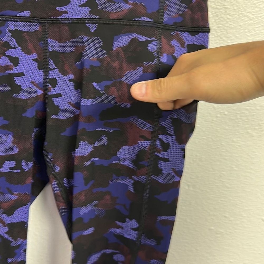 Lululemon Black Purple Camo Wunder Under Crop Yoga Leggings Size 2 - Picture 3 of 8